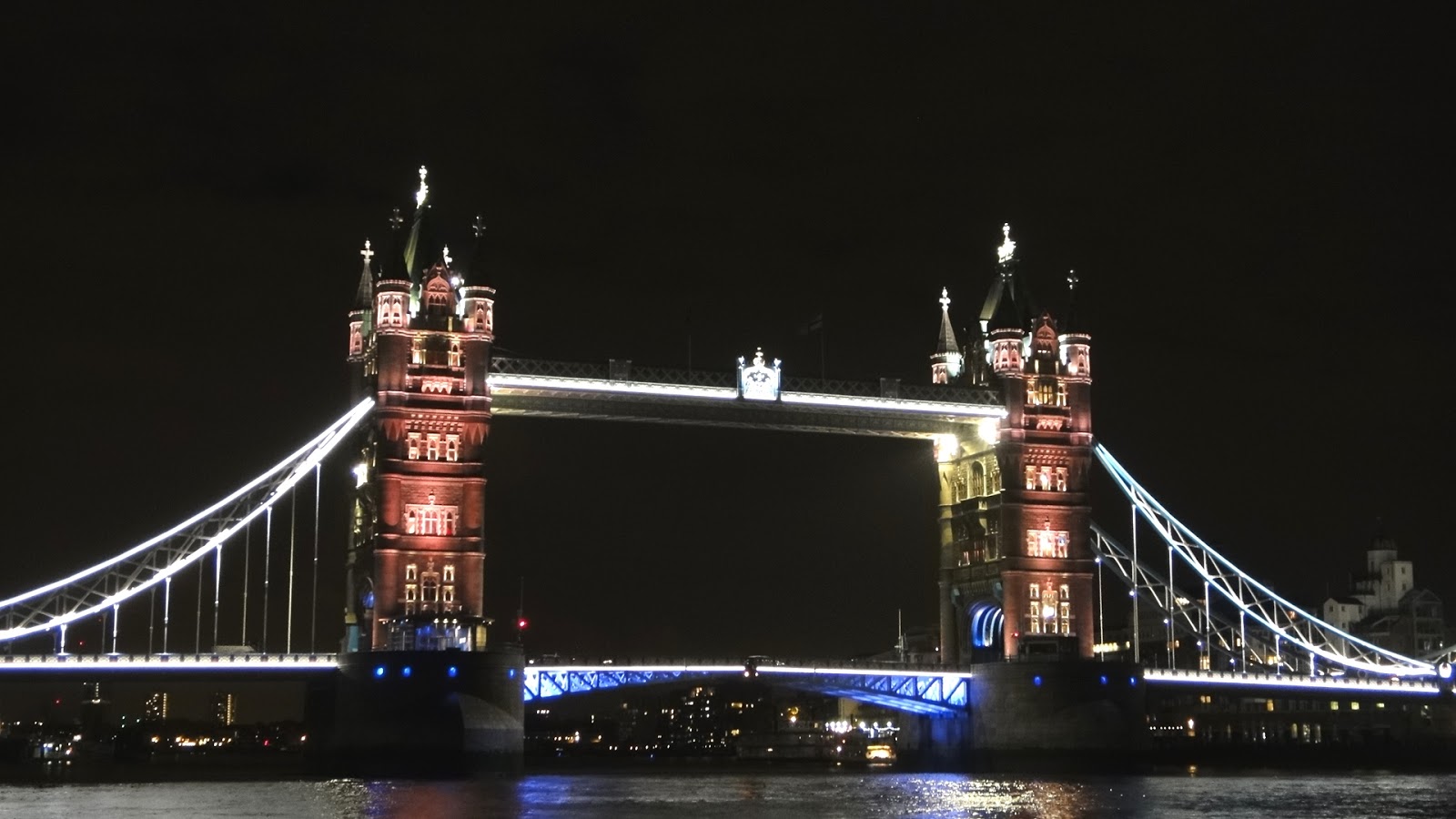 UN HÉROE ESPAÑOL EN EL PUENTE DE LONDRES : Blog literario y fotográfico