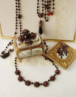 vintage style rhinestone jewelry, rhinestone necklace, rhinestone bracelet, rhinestone brooch, rhinestone earrings