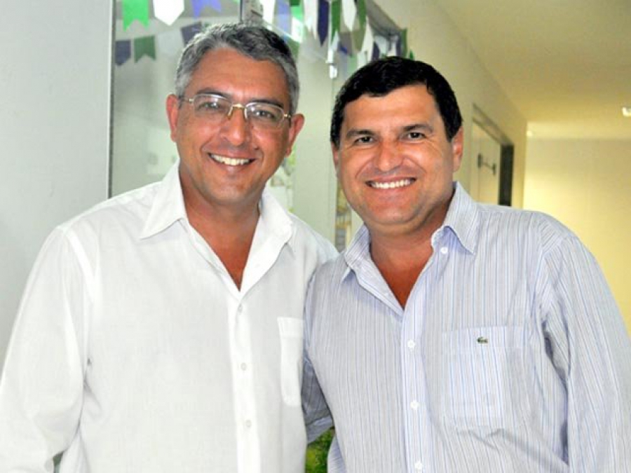 BASTIDORES DO PODER: Vice-prefeito de Itaboraí cospe no 