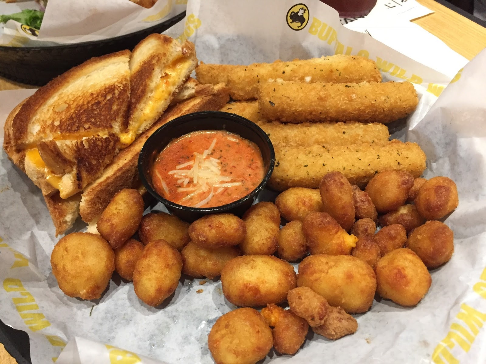 Ultimate Cheese Sampler From Buffalo Wild Wings / バッファローワイルドウィングスの