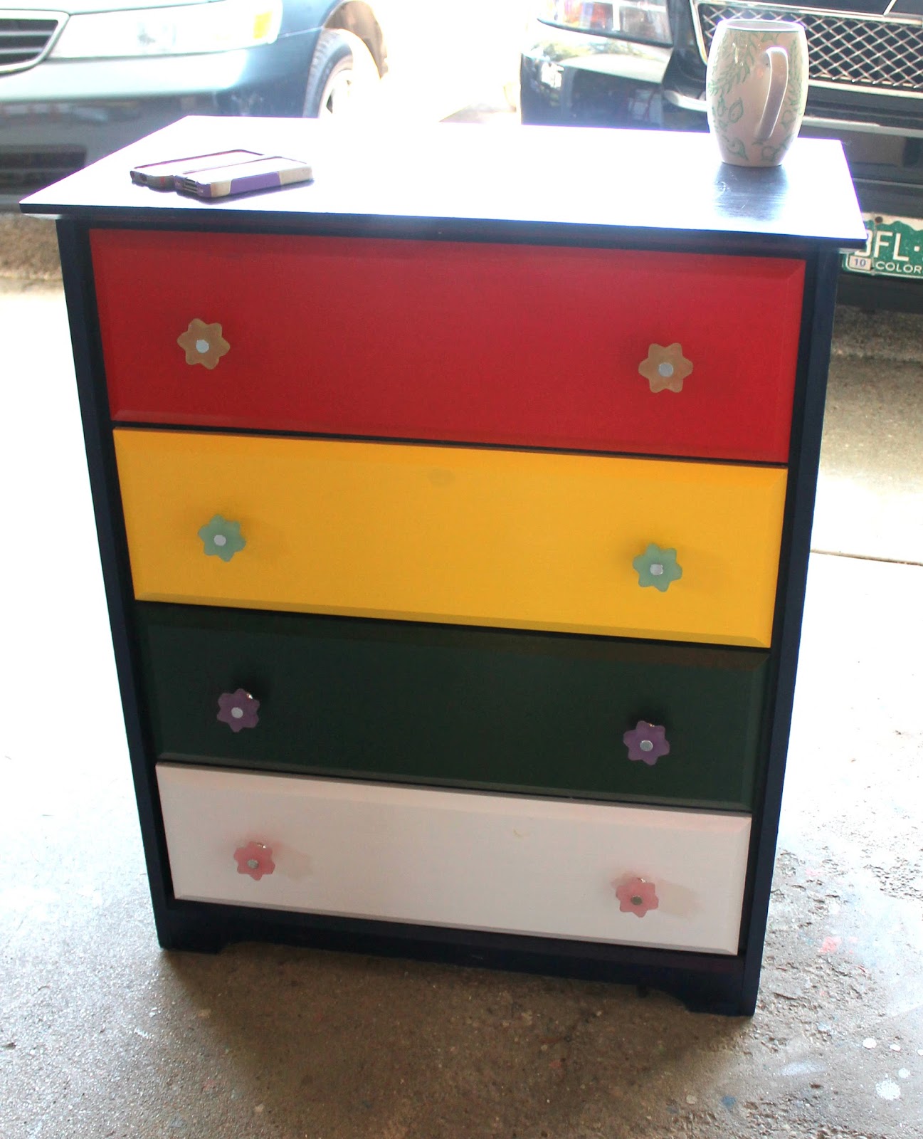 ART IS BEAUTY Giving and Outdated dresser a MAKEUNDER home expert series