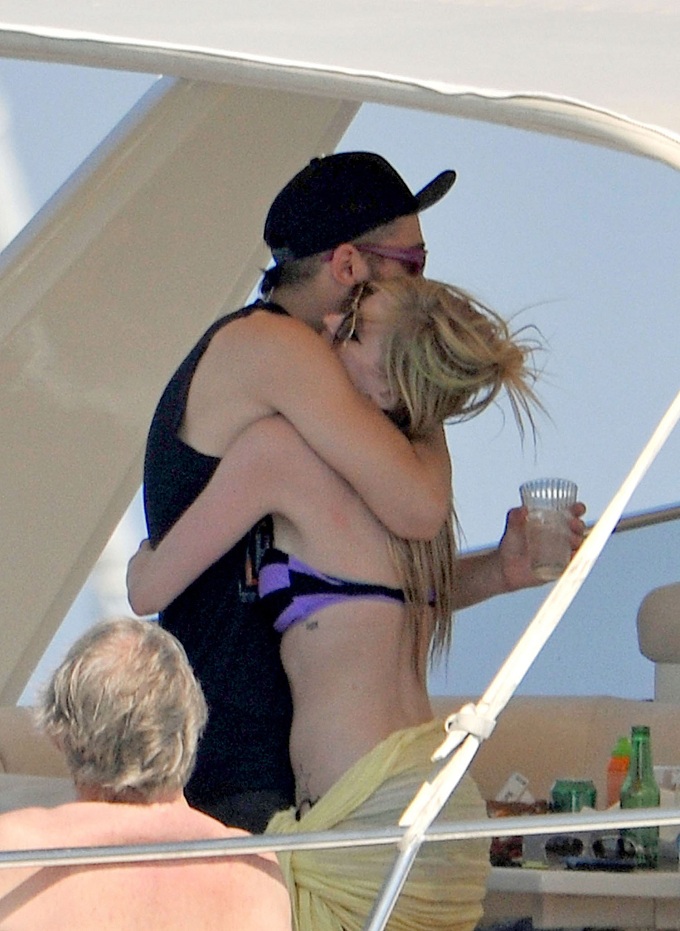 Avril lavigne nude photos