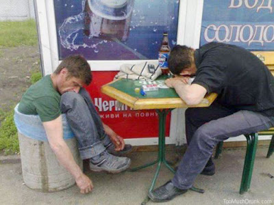 1. Mai - Tag der Arbeit - lustige betrunkene Männer 1. Mai - Tag der Arbeit - lustige betrunkene Männer