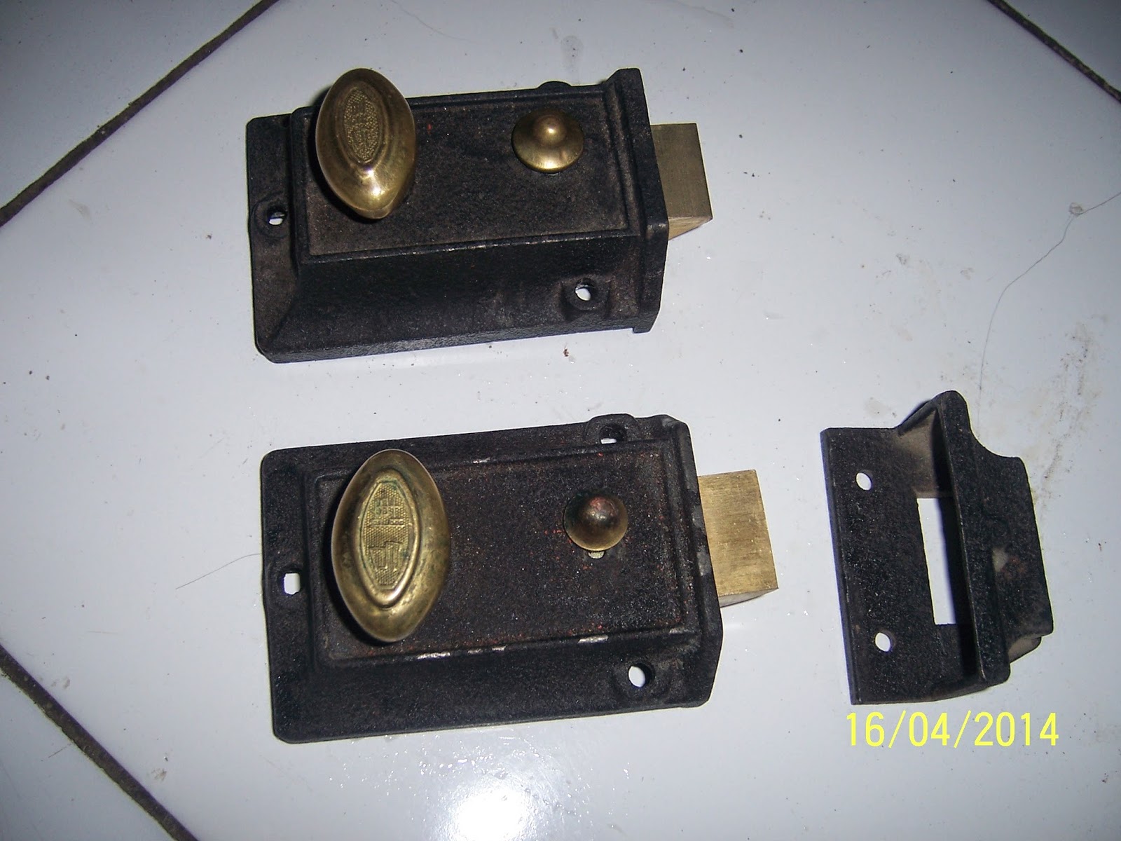 Warung Jadul dan antik: Sepasang Kunci pintu jadul - NOS -terjual