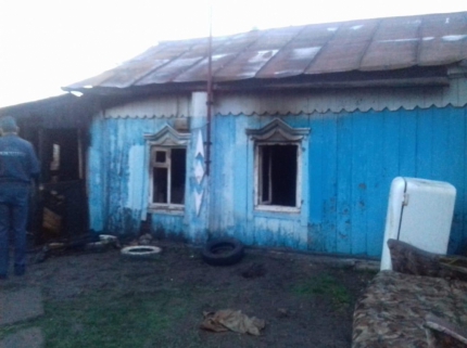 В Давлеканово при пожаре погибла женщина с двумя детьми В Давлеканово при пожаре погибла женщина с двумя детьми