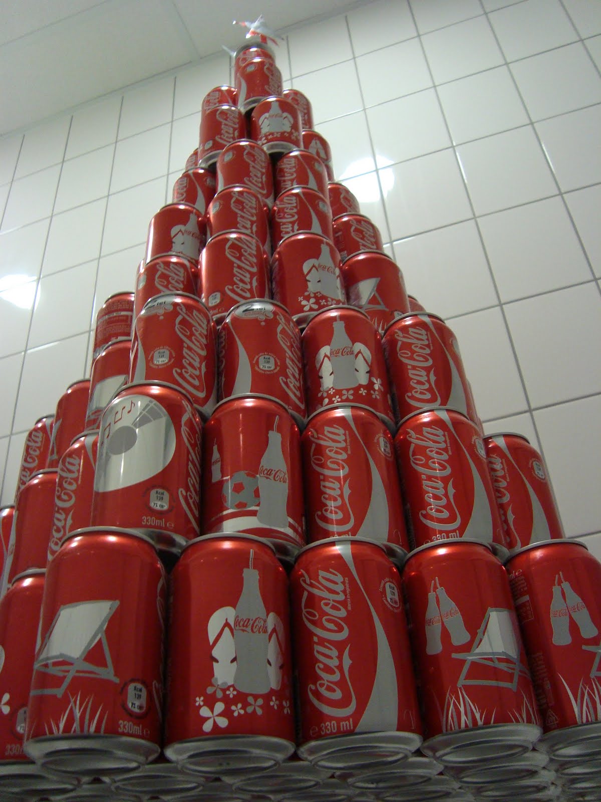 Oh look! A soda can Christmas tree The finished Coke can Christmas tree