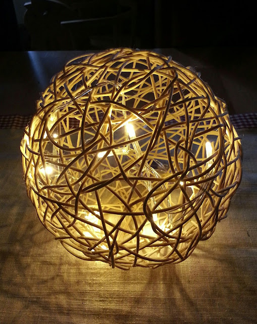 bekikilicious DIY PeddigrohrKugel mit LEDLichterkette