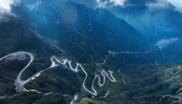 Inilah Enam Jalan Dengan Pemandangan Paling Indah Yang Ada Di Indonesia Inilah Enam Jalan Dengan Pemandangan Paling Indah Yang Ada Di Indonesia