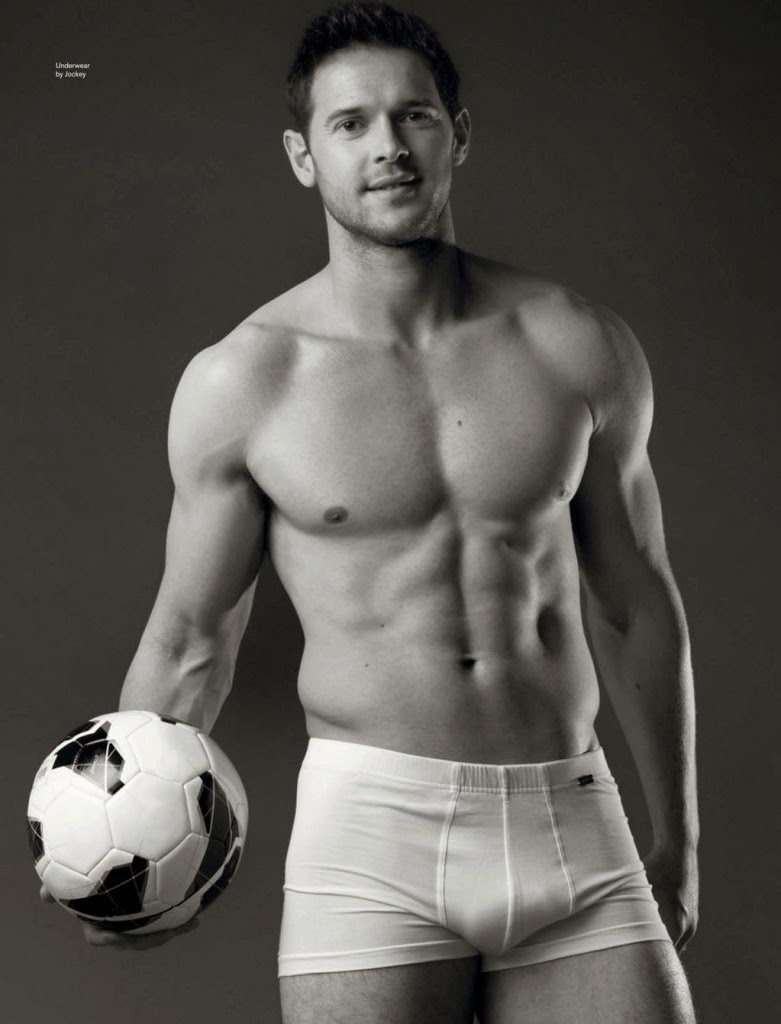 NAKED SOCCER PLAYERS---- JOGADORES DE FUTEBOL PELADOS---FUTBOLISTAS