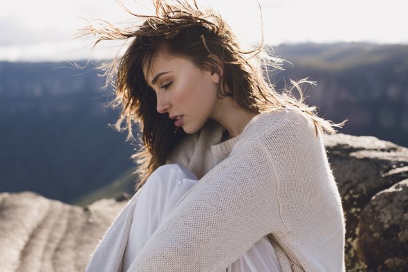 A bela modelo Kristina Srzich em ensaio fotográfico nas montanhas de Julia Trotti Julia Trotti arte fotografia fashion mulheres modelos beleza montanhas kristina srzich