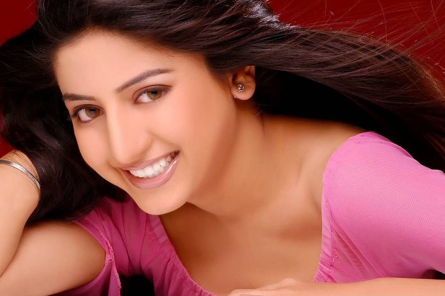South Cute Actress Poonam Kaur Profile Biography And