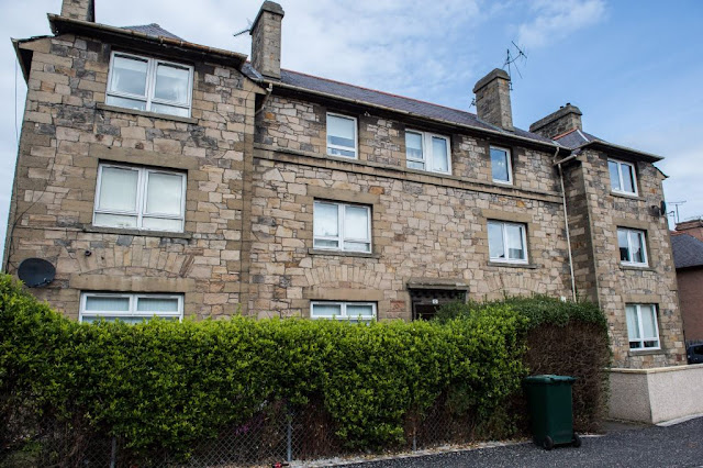 Smelly upstairs turns out to be from a dead body Smelly upstairs turns out to be from a dead body