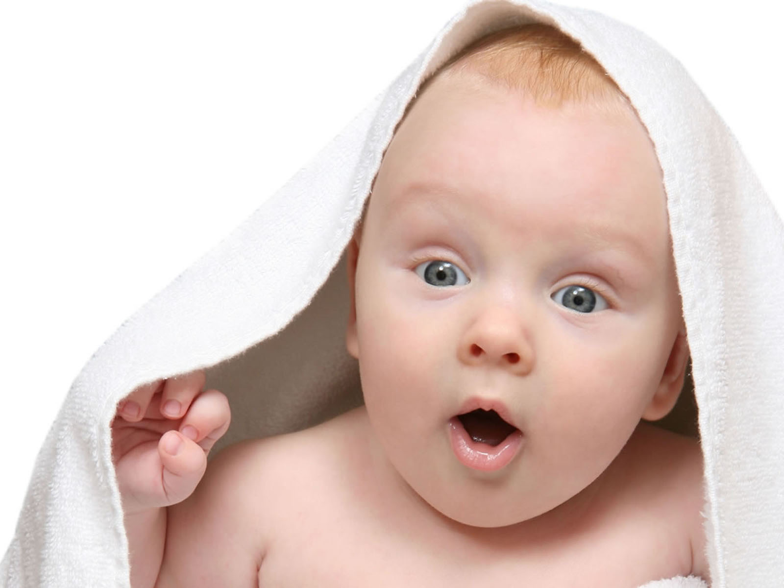 wallpaper: Baby Under Blanket