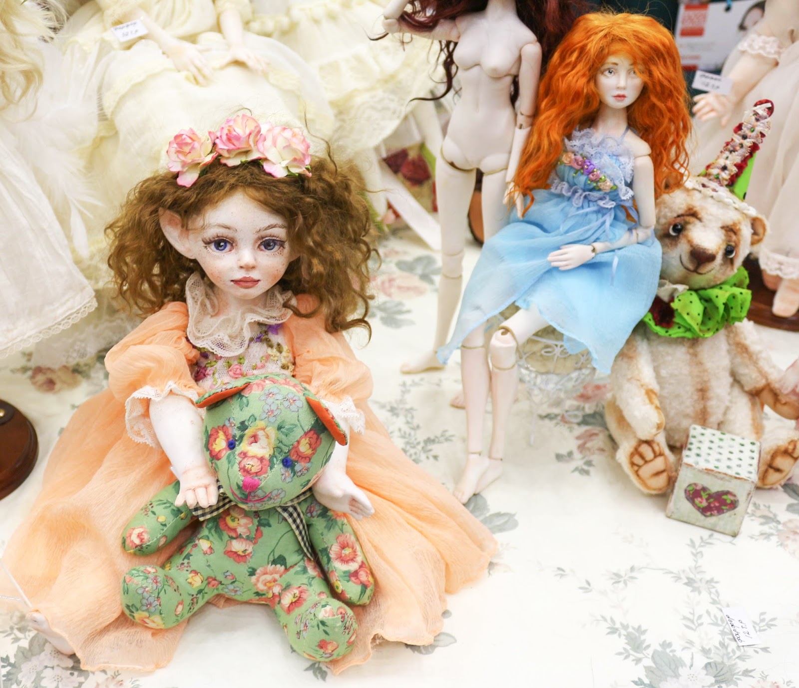 первый кукольный. музей саламанки фарфоровые куклы. учебная кукла. первый кукольный. много кукол.