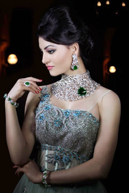 Urvashi Rautela HD Wallpapers Free Download