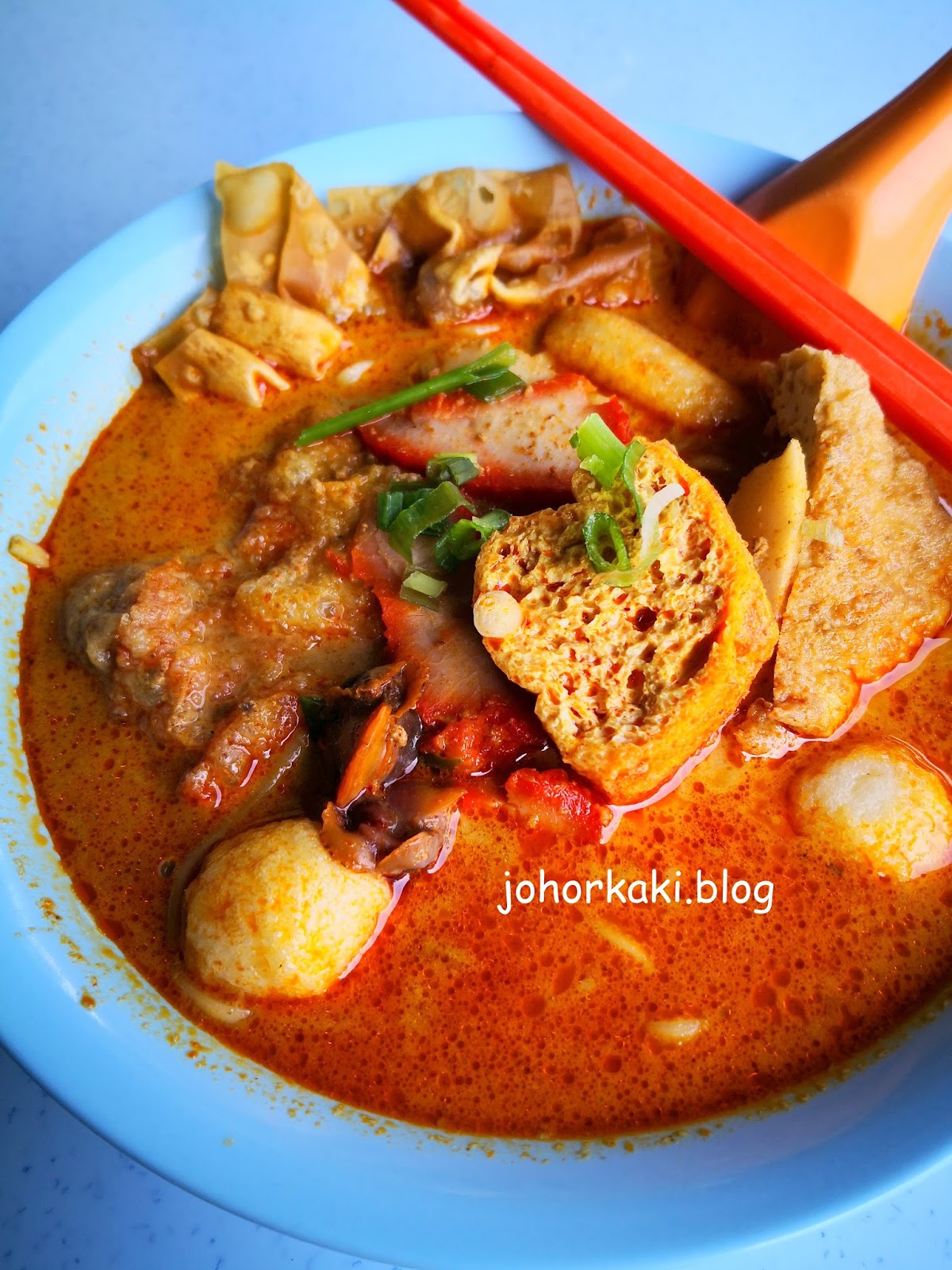 Cheap and Good Laksa at Taman Serene Food Centre Johor Bahru Tony