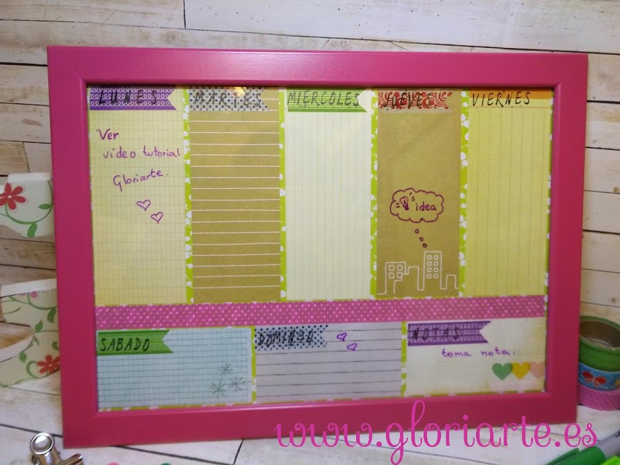 organizador semanal en marco de fotos.