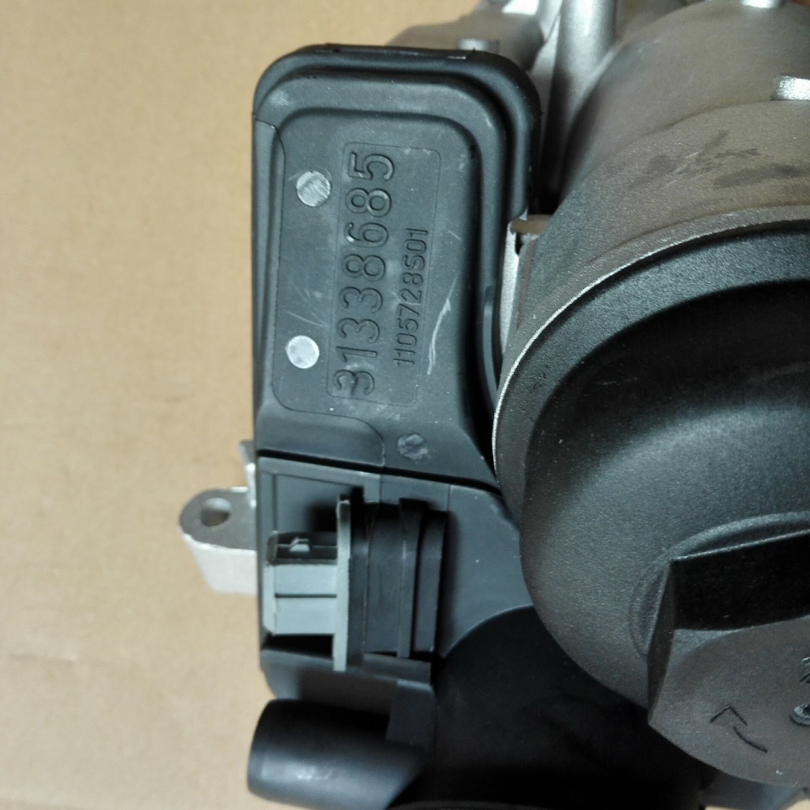 Typuautopart Oil Filter Housing for Volvo 5cyl S40,C30,C70,V50 with