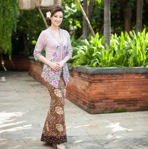 Kebaya Pesta Modern Model Encim Terbaru Kebaya Pesta Modern Model Encim Terbaru