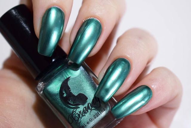 green chrome nails | Chrome nails, Metallic nail art, Stylish nails