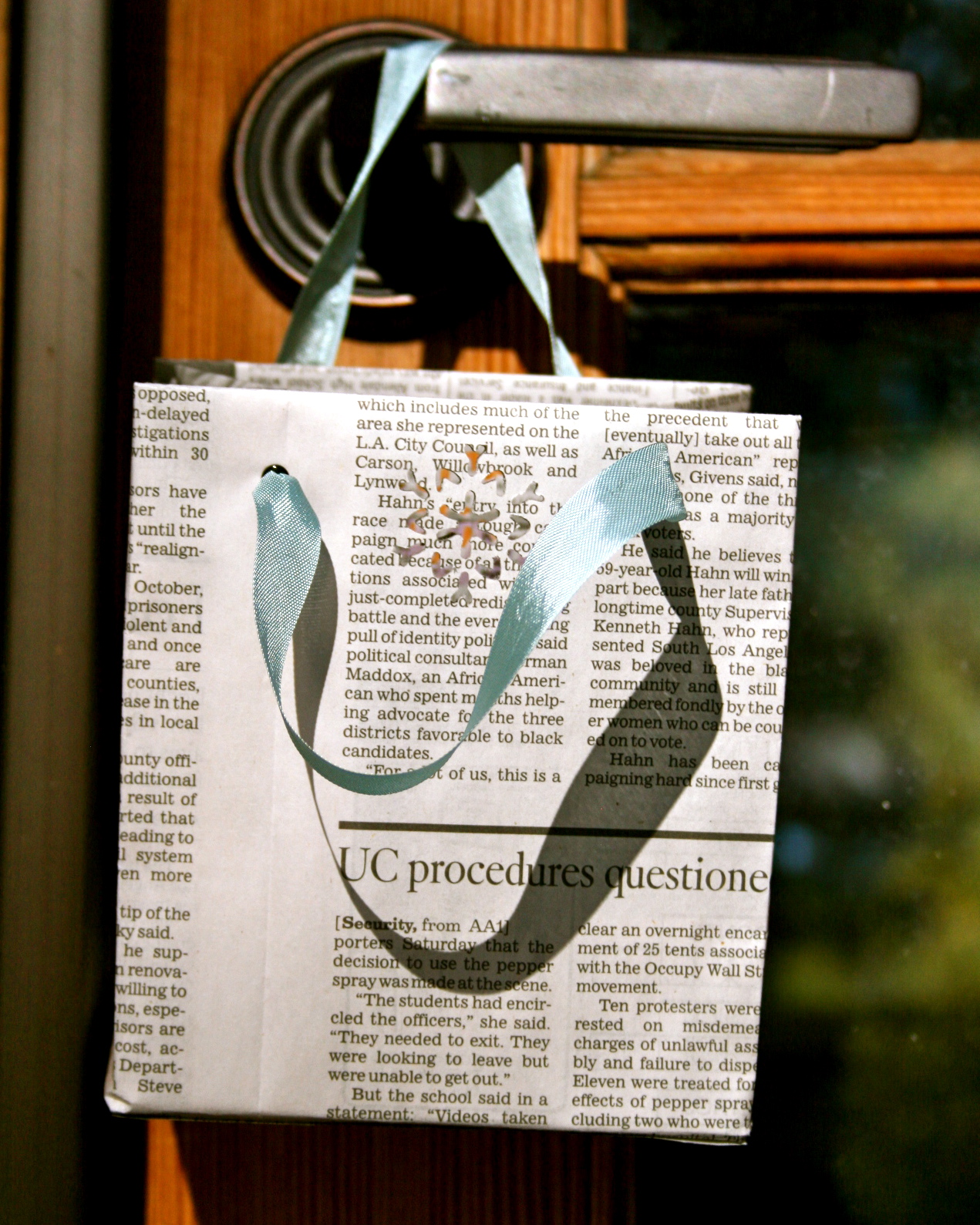 Hokiecoyote Blog DIY Paper Bag from Newspaper