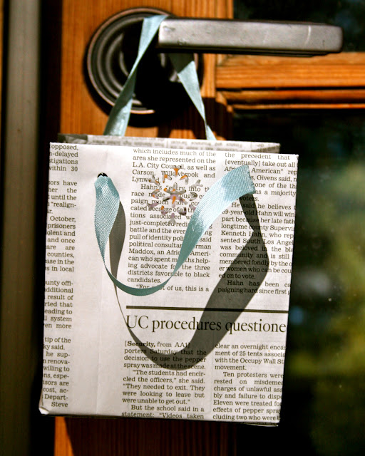 Hokiecoyote Blog DIY Paper Bag from Newspaper