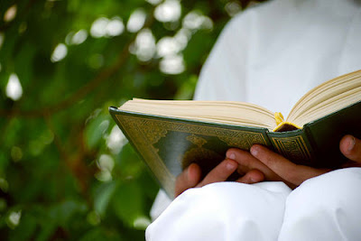 Hukum Mencium Mushaf Alquran | Pondok Pesantren Tahfidz Al-Qur�an At
