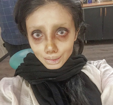 Jovem faz mais de 50 cirurgias para ficar igual Angelina Jolie e resultado vai bugar sua mente Jovem faz mais de 50 cirurgias para ficar igual Angelina Jolie e resultado vai bugar sua mente