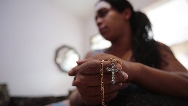 Joyce é assaltada em Niterói e ainda sofre agressões por ser transexual Joyce é assaltada em Niterói e ainda sofre agressões por ser transexual