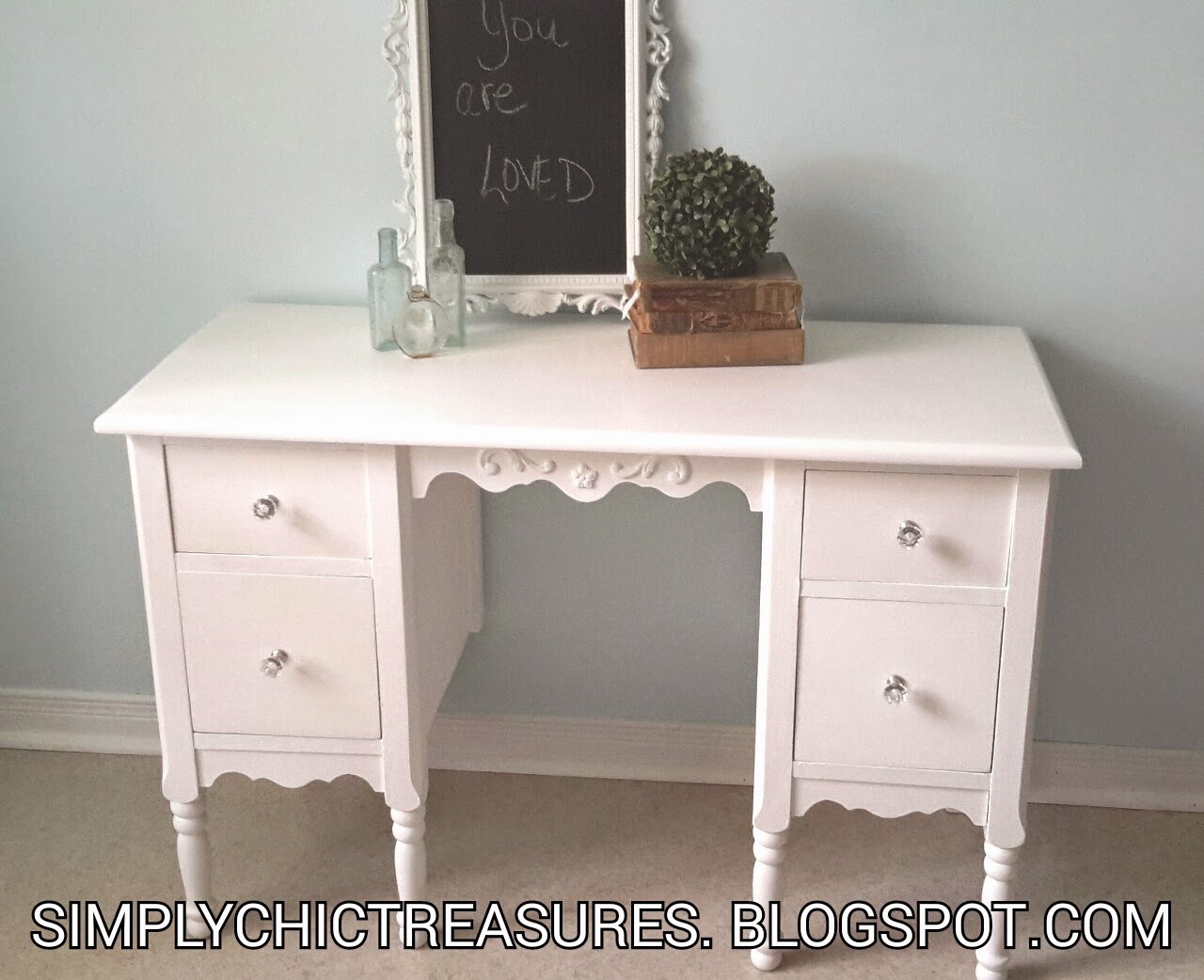 simply chic treasures Small Vanity desk
