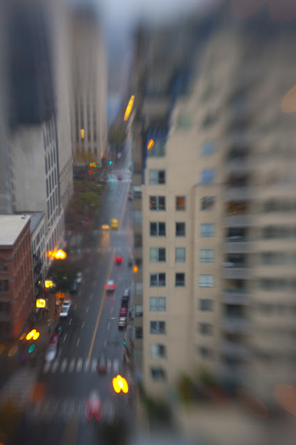 Keron Psillas fotos con distorsion de la ciudad, autos, edificios
