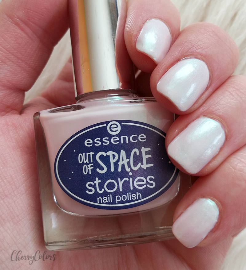 Essence Outta space is the place nail polish