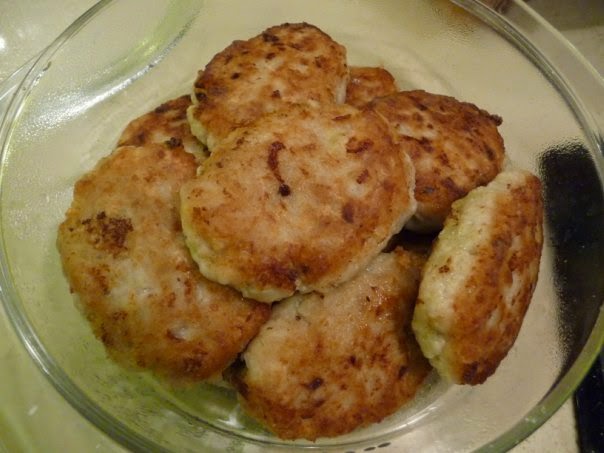 Котлеты из щучьей икры рецепт. Как быстро приготовить котлеты из щуки. Котлеты из щуки жареные. Как быстро приготовить котлеты из щуки. Рыбные котлеты из судака.