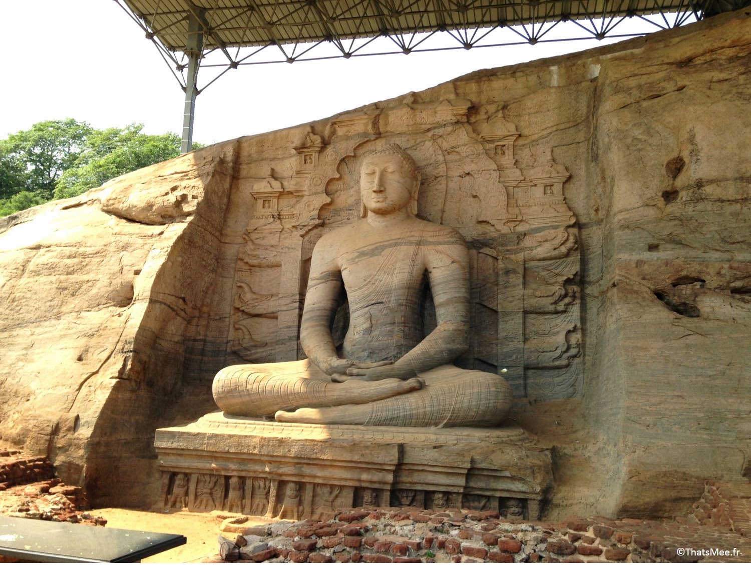 Sri-lanka bouddha assis Anuradhapura 
