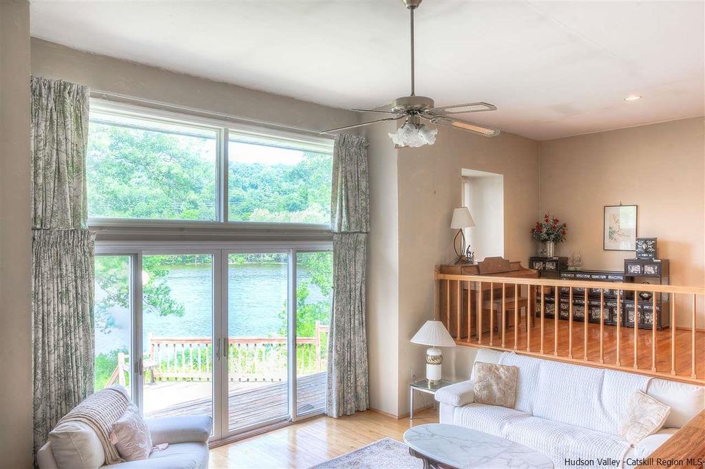 Sweet House Dreams 1987 Contemporary in Rifton, New York