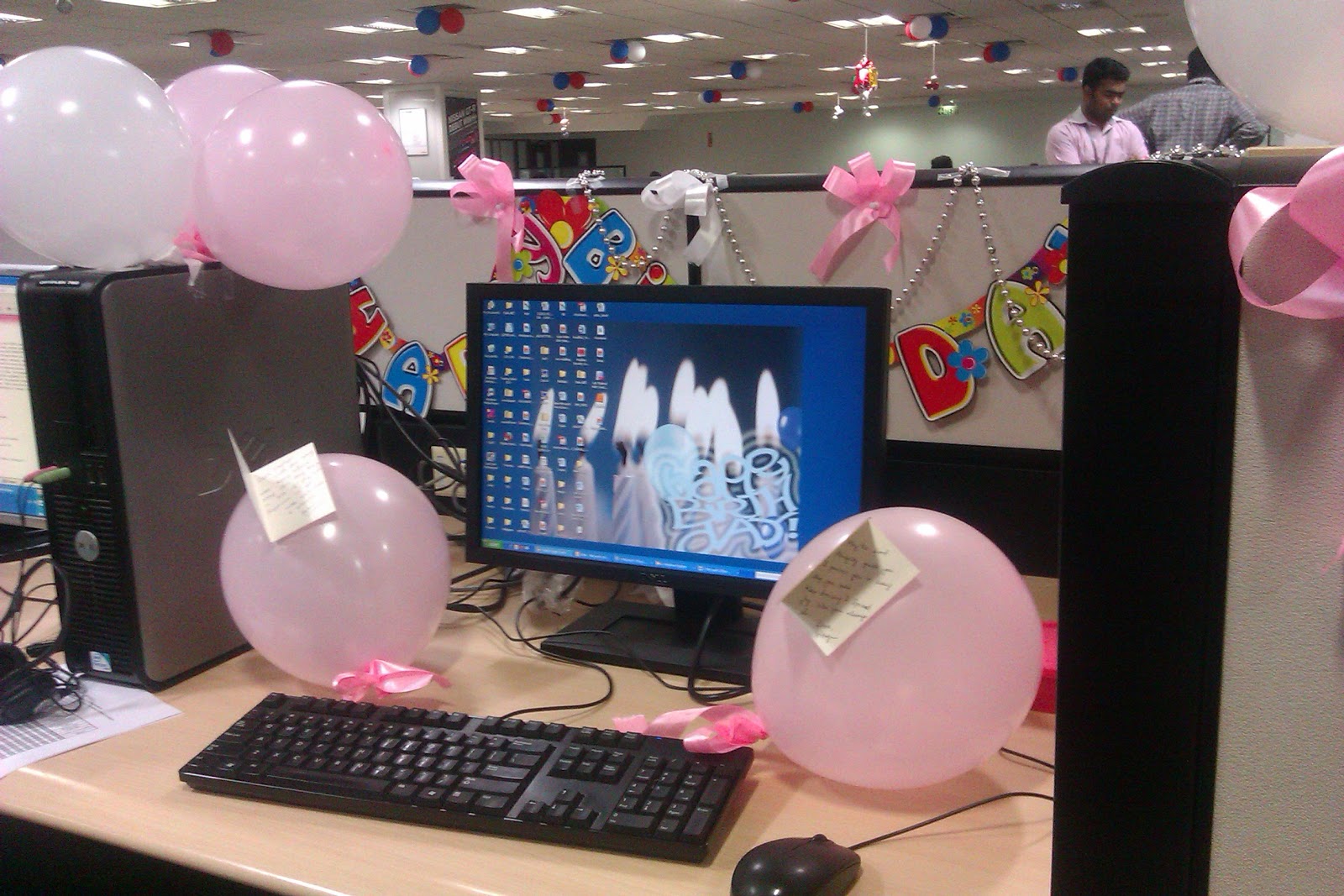 Чем украсить рабочее место на день рождения коллеге