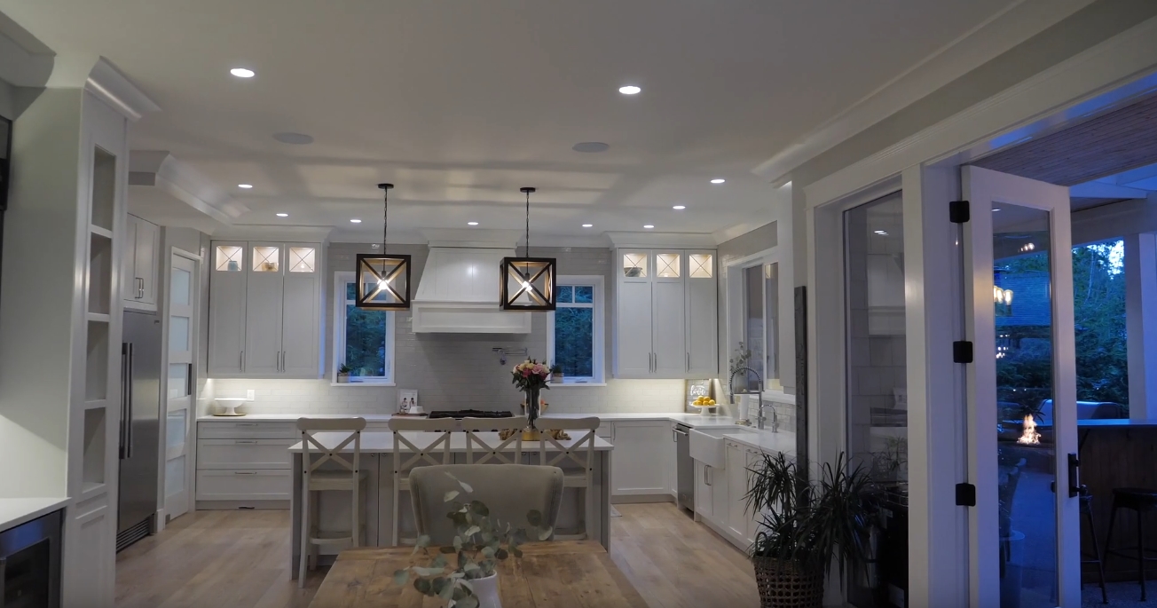 4 Photos vs. 1957 Llewellyn Place | Victoria - High End Home & Interior Design Video Tour