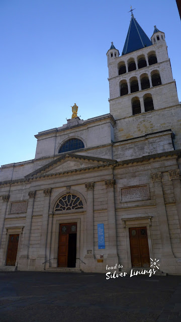 聖母院(Église Notre-Dame-de-Liesse)，於1394年完工。