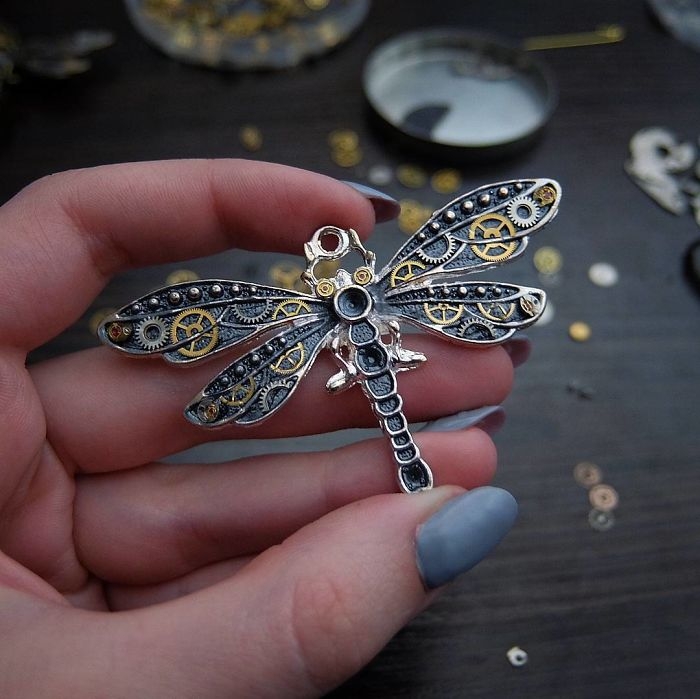 12-Dragonfly-Necklace-Victoria-Klochko-Steampunk-Animal-Jewellery-with-Clock-Parts-www-designstack-co
