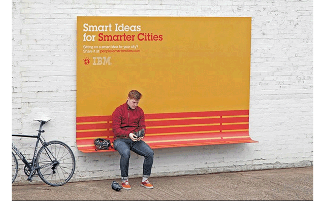 إعلانات تسويقية مدهشة في الشوارع موقف إنتظار الحافلات من شركة "IBM"