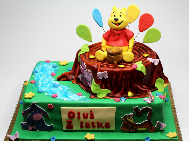Children's Birthday Cakes in Disney's Theme - Winnie the Pooh Cake