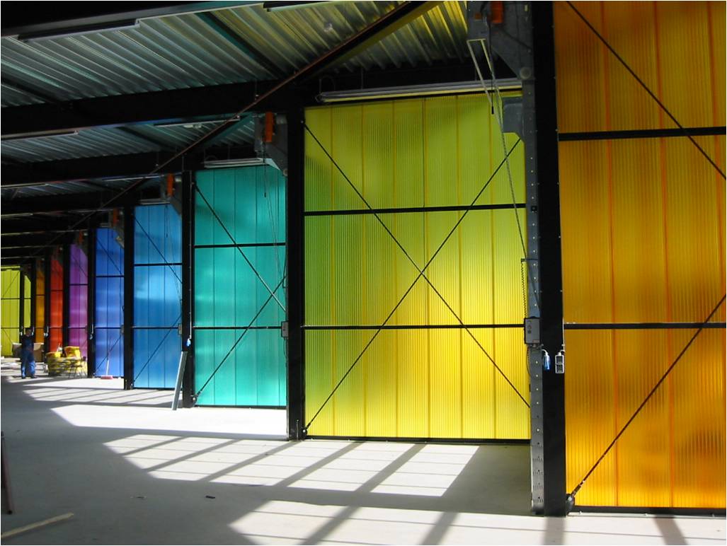 Bio сотовый поликарбонат. Сотовый поликарбонат «leksan» 12000x2100x10мм. Сотовый поликарбонат цветной 4мм. Поликарбонат разноцветный. Забор из цветного поликарбоната.
