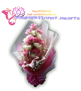 Hand-Bouquet-Bunga-Mawar-Indah-Magnum-Florist-02