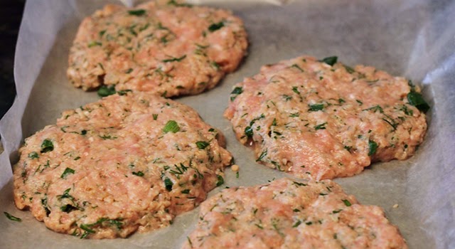 Hamburguesas de pollo. Caseras y baratas paso 5