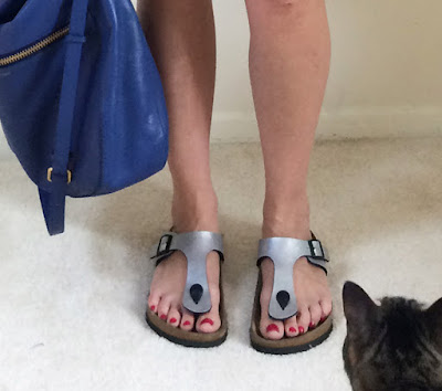 birkenstock gizeh on feet