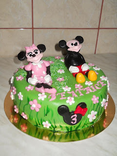 Tort Mickey si Minnie la iarba verde