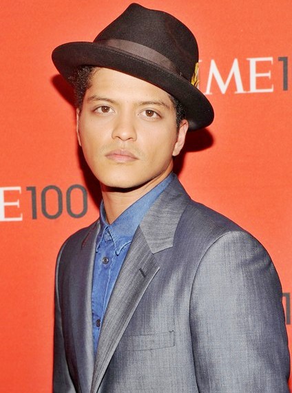 The Lazy Song: Bruno Mars, Sofa on 'American Idol' Stage (Video)