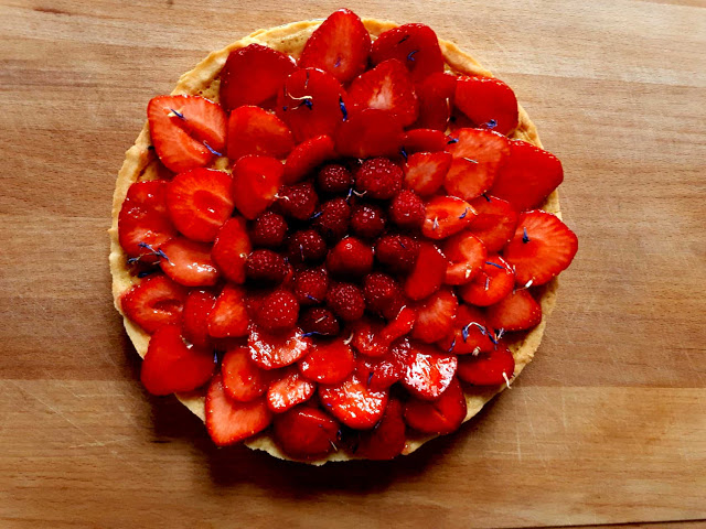 Recette de tarte mangue-passion fraises et framboises