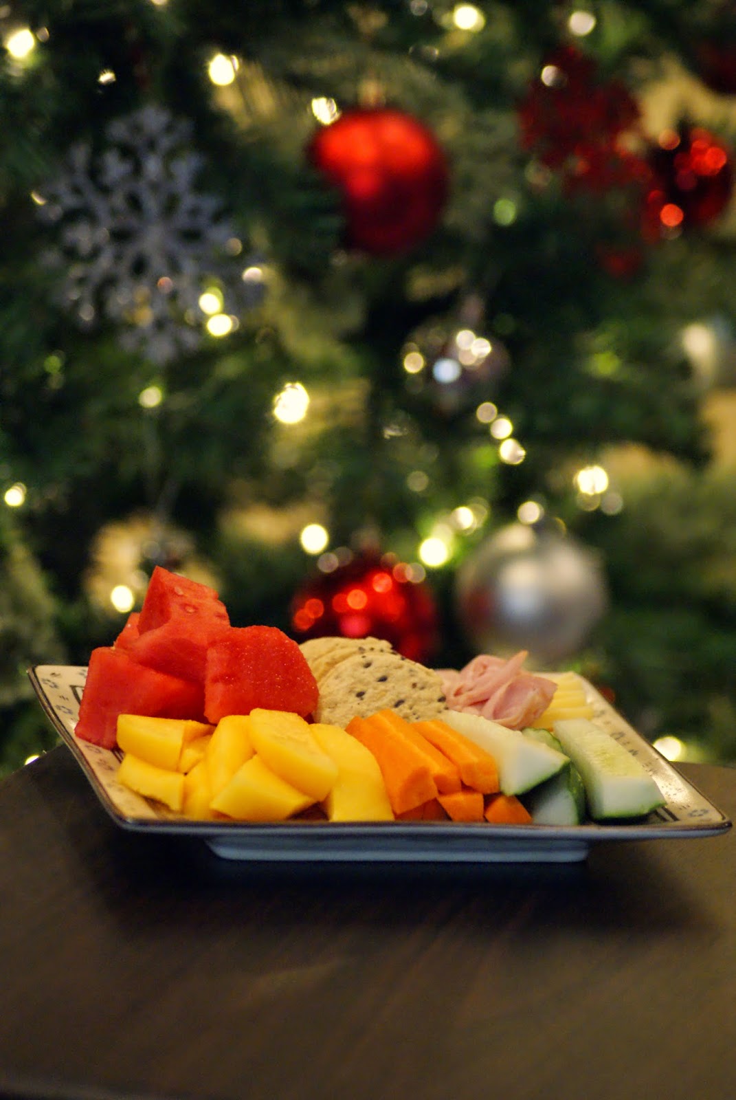 Snacky Picnic Dinner by the Christmas Tree - Christmas Advent Calendar Activities