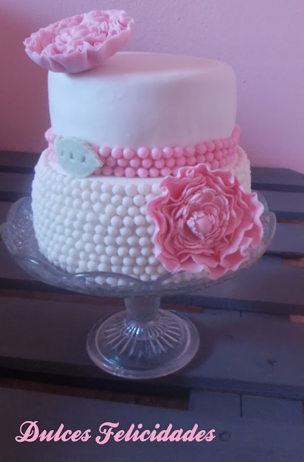 Tarta con perlas para boda